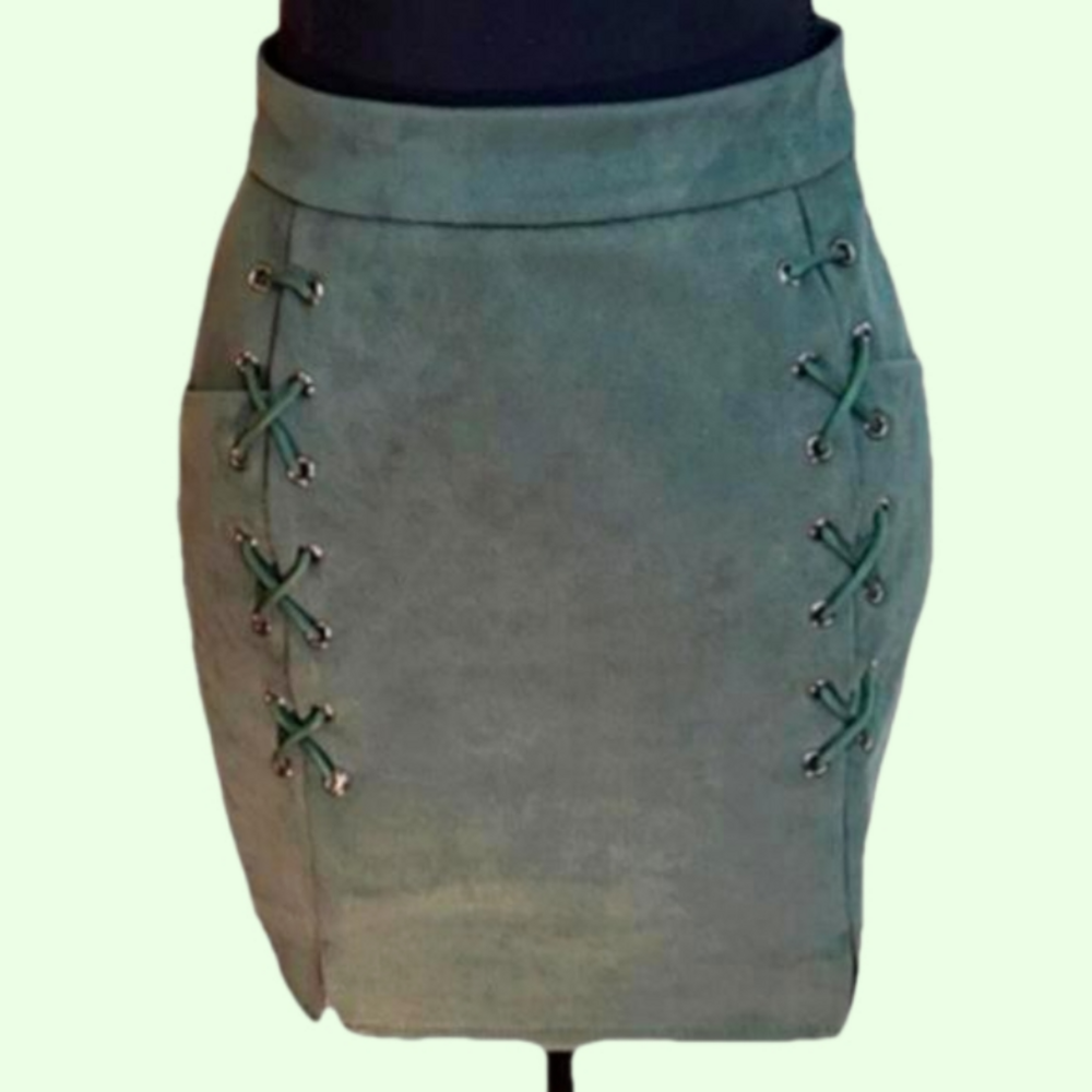 Vintage olive green skirt. Back zipper. Sz. S.
